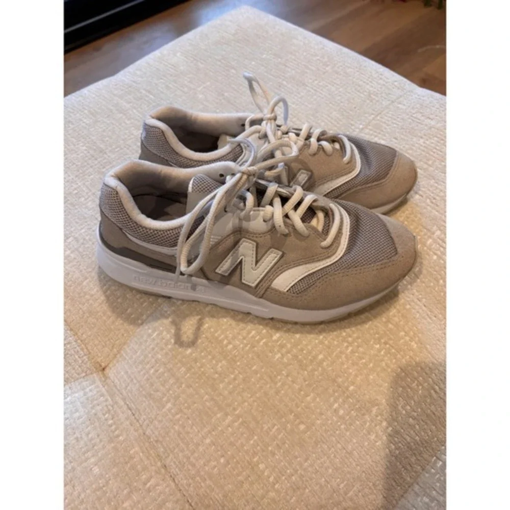 997H‎ sneakers from New Balance. Size 6- womens